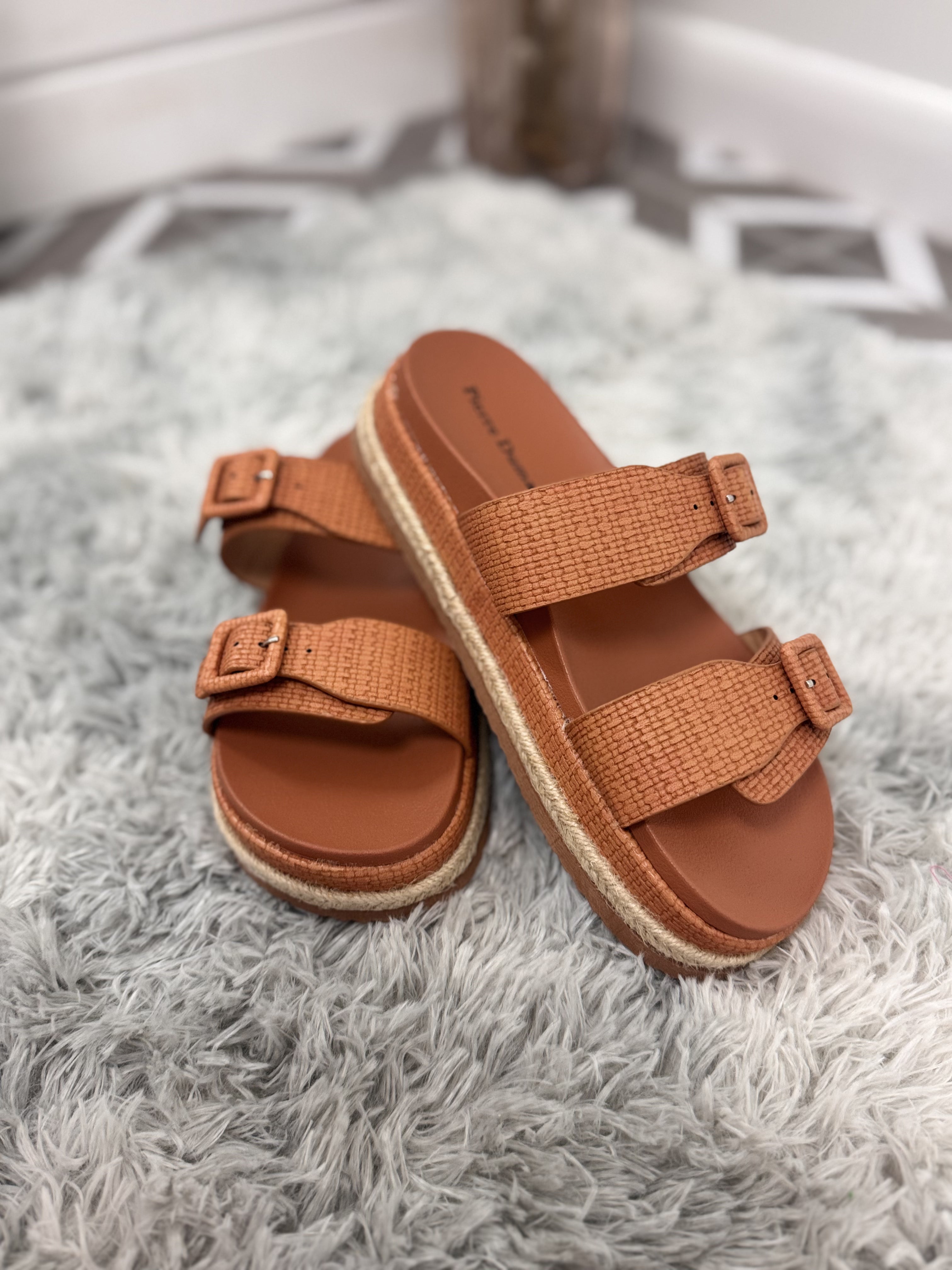 Pierre Dumas Tesy New Tan Sandal